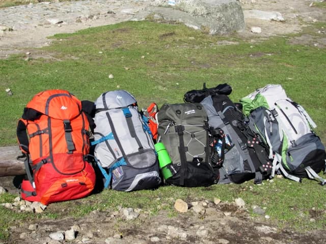 Co spakować w góry latem – lista niezbędnych rzeczy i praktyczne porady